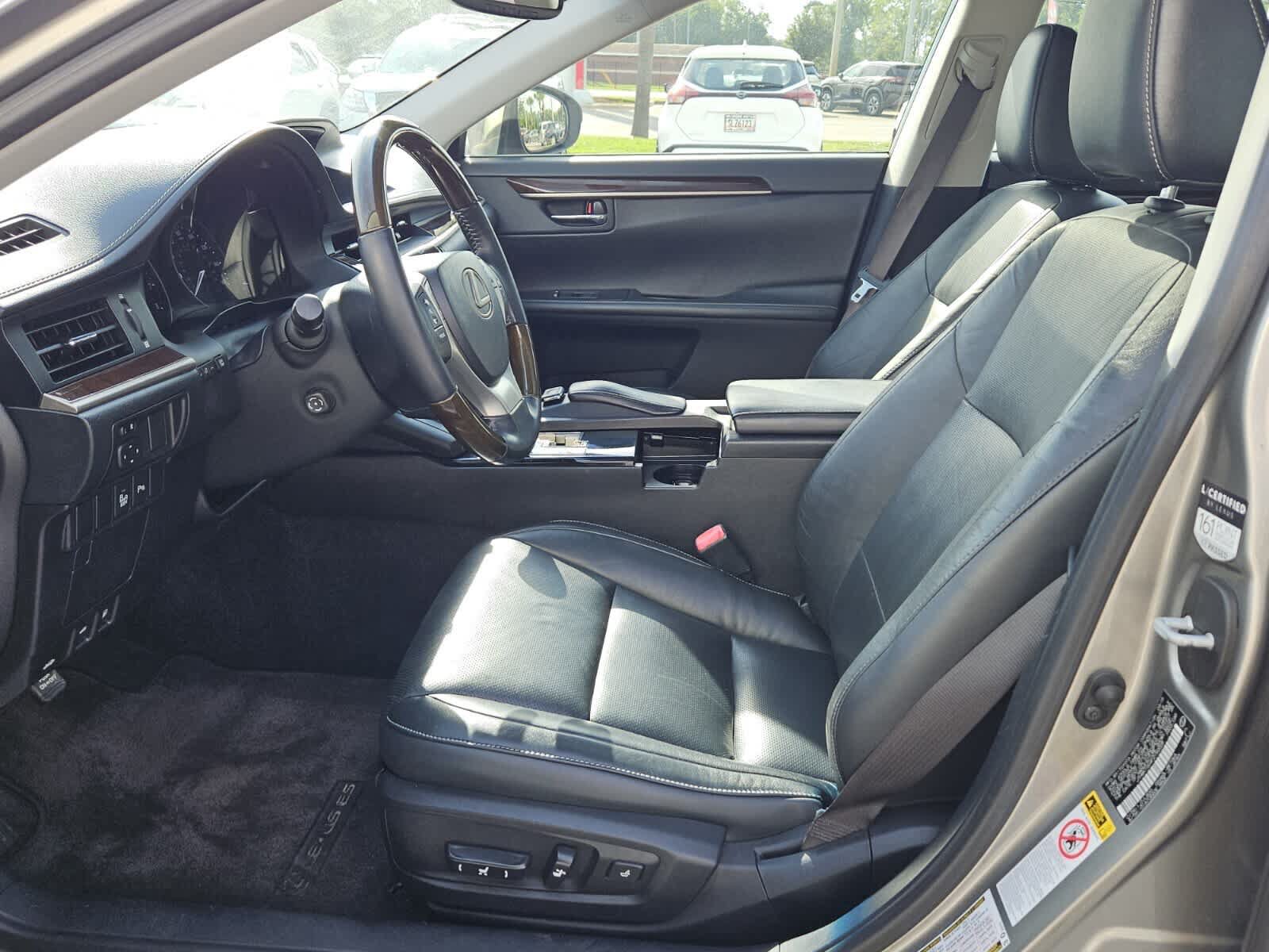 Used 2015 Lexus ES 350 w/ Luxury Package FWD image 3