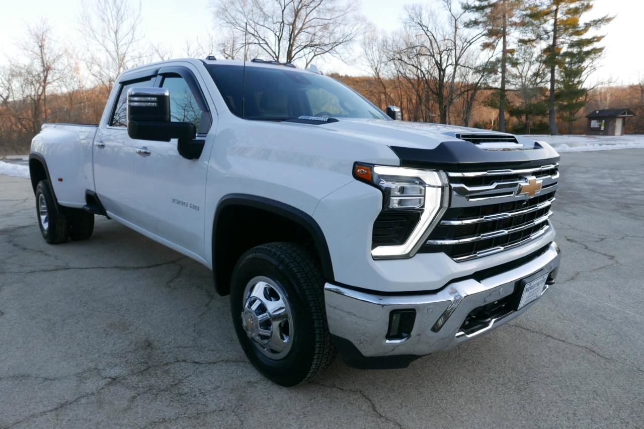 Used 2024 Chevrolet Silverado 3500 LTZ w/ LTZ Convenience Package AWD/4WD image 4
