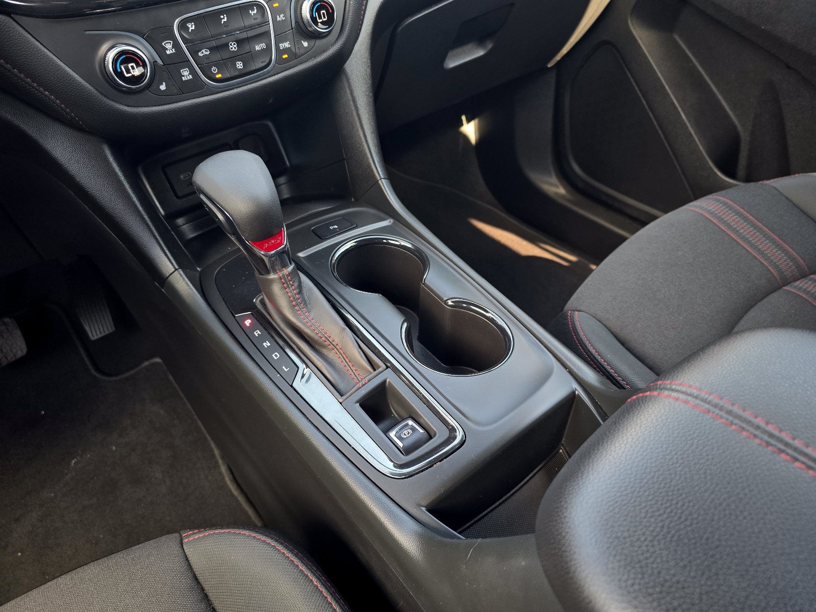 Used 2022 Chevrolet Equinox RS FWD image 17