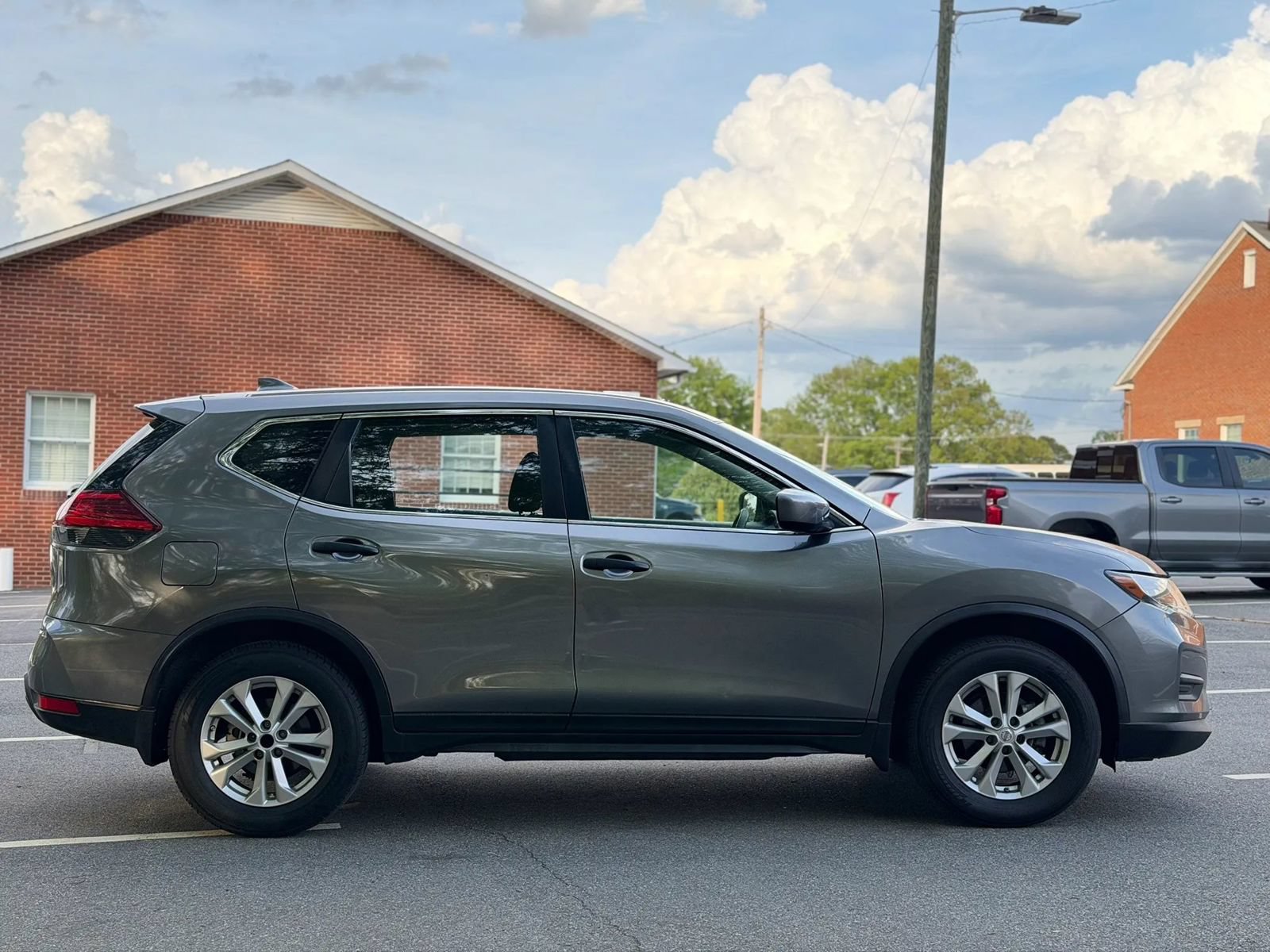 Used 2017 Nissan Rogue S FWD image 7