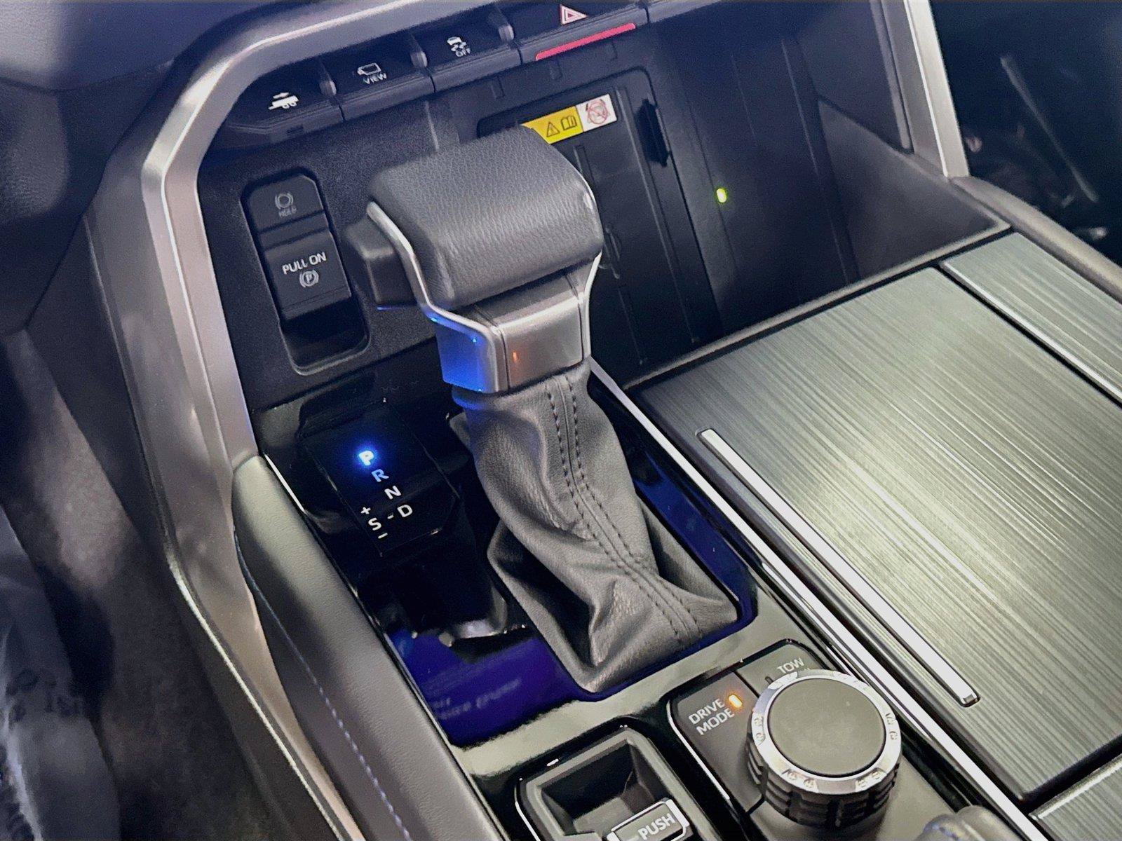 Used 2023 Toyota Sequoia Platinum AWD/4WD image 17