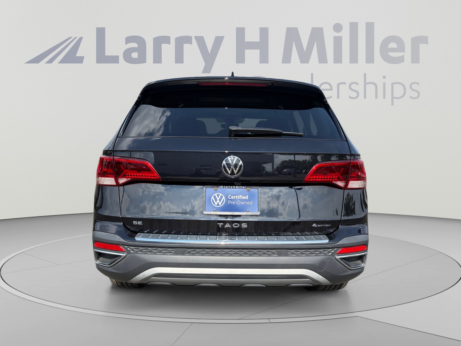 Certified 2023 Volkswagen Taos SE w/ Panoramic Sunroof Package AWD/4WD image 4