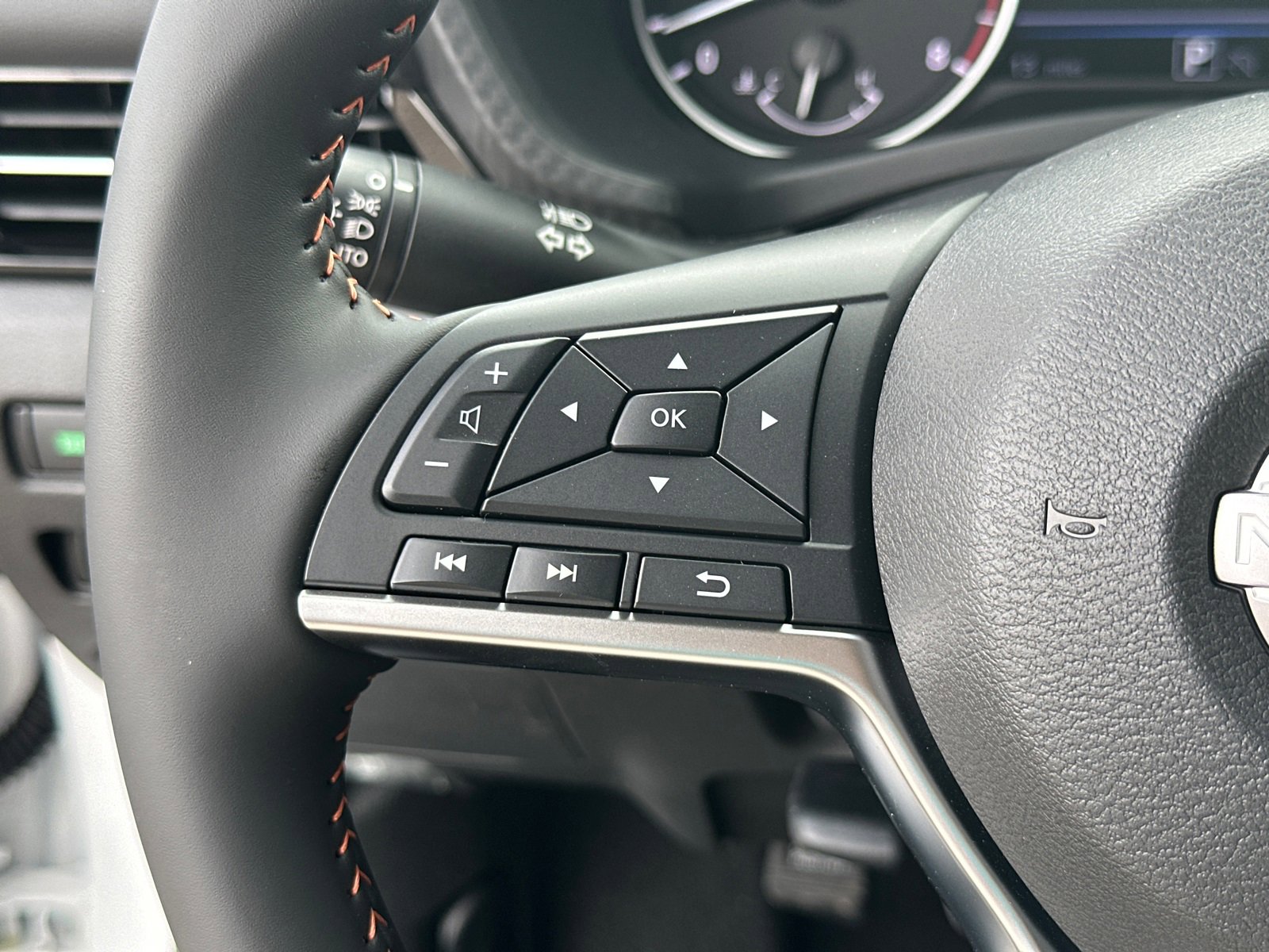 New 2025 Nissan Sentra SR w/ Midnight Edition image 25