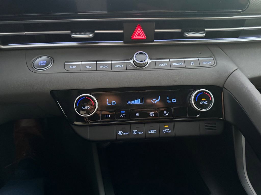 Used 2024 Hyundai Elantra SEL image 21