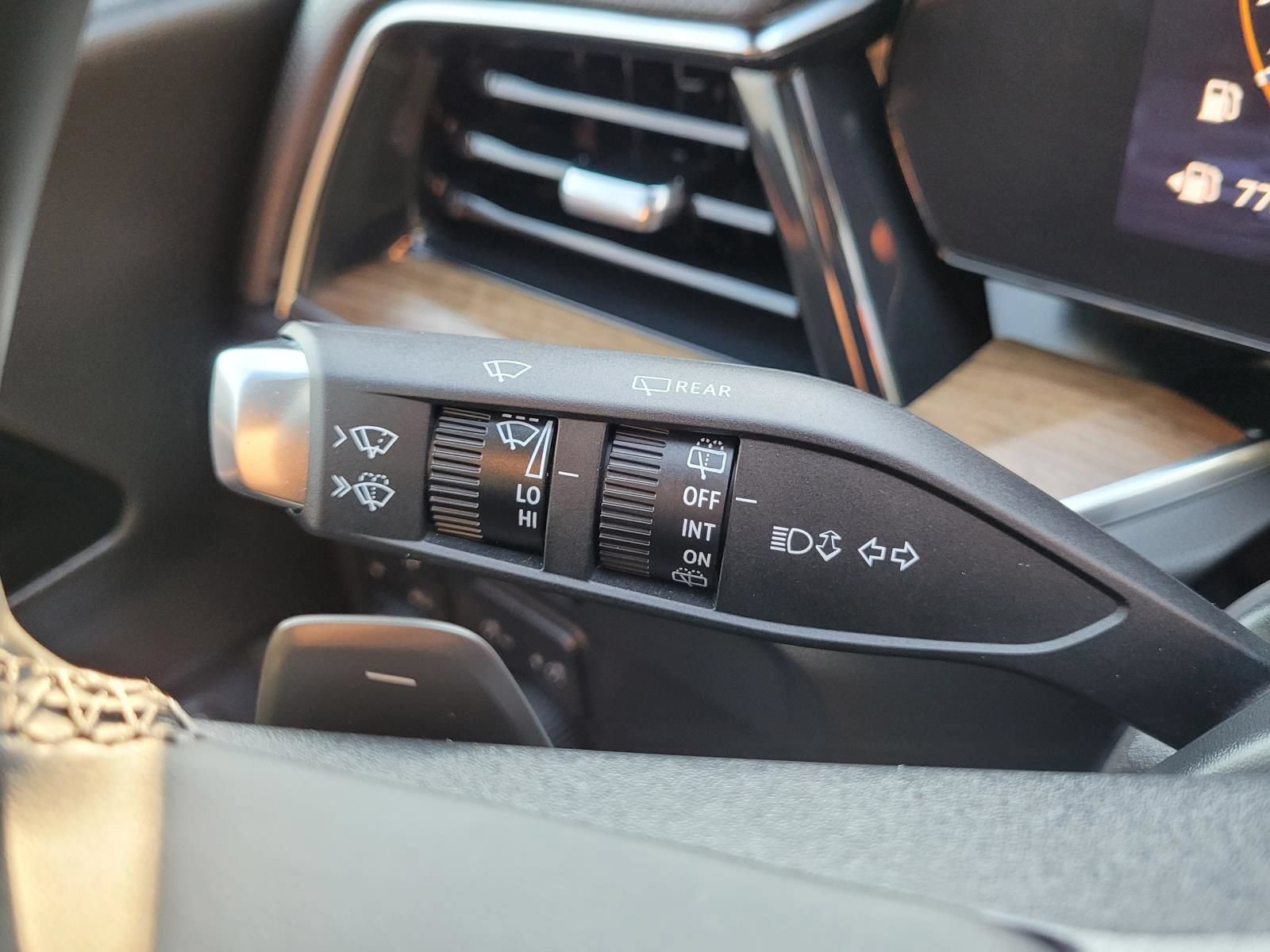 Used 2025 Chevrolet Tahoe High Country AWD/4WD image 34