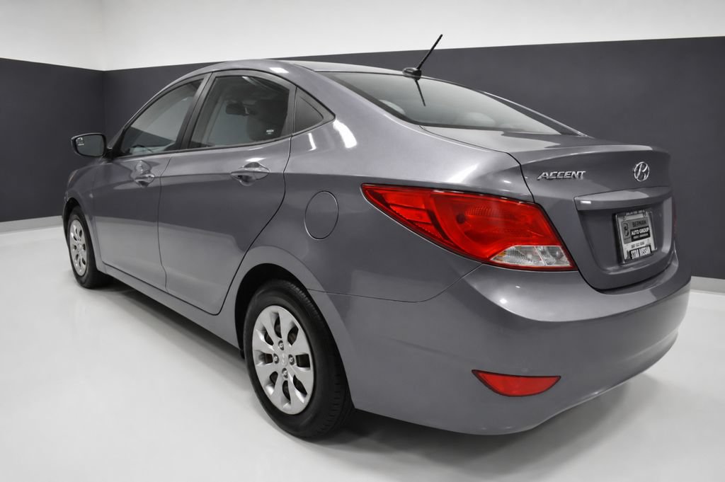 Used 2016 Hyundai Accent SE FWD image 3