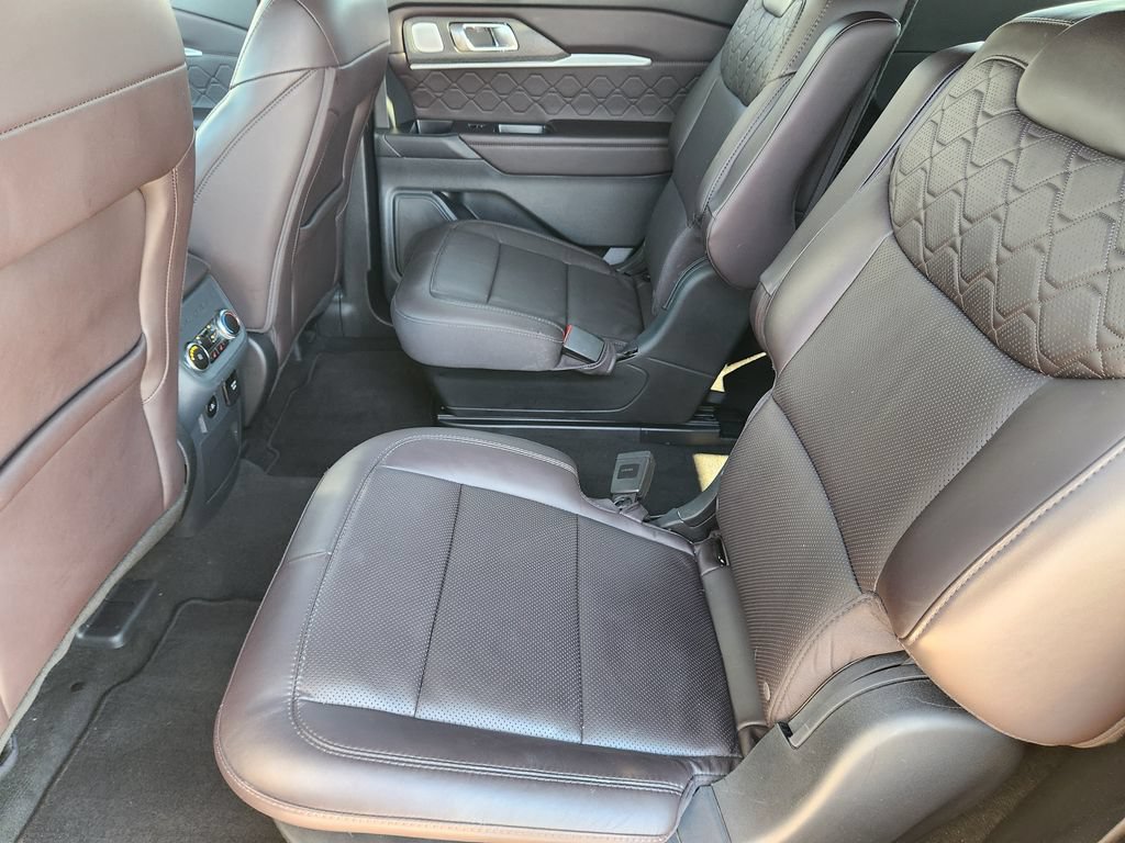 Used 2025 Ford Explorer Platinum w/ LUX Leather Package AWD/4WD image 34