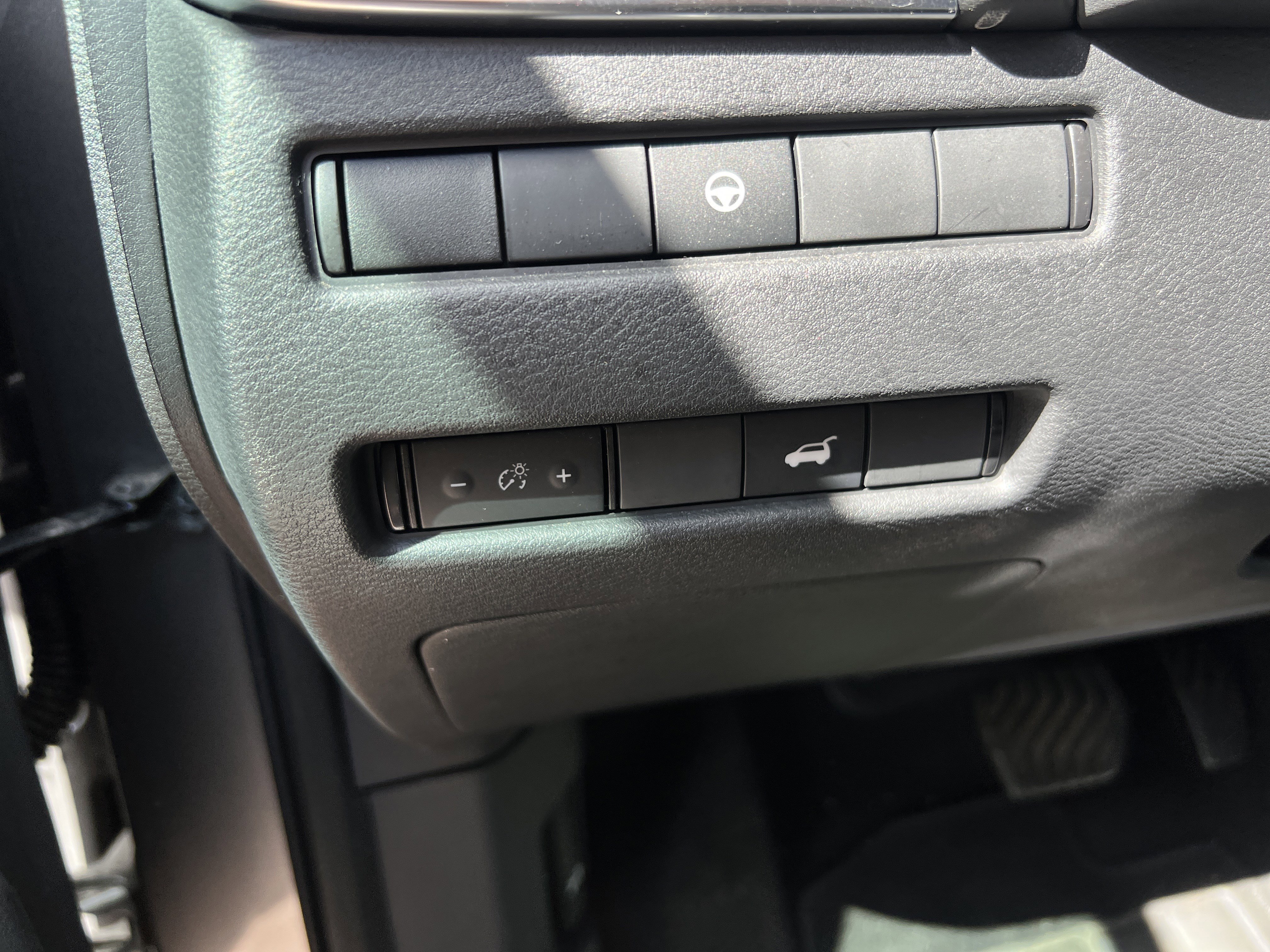 Used 2021 Nissan Rogue SV w/ Premium Package image 36