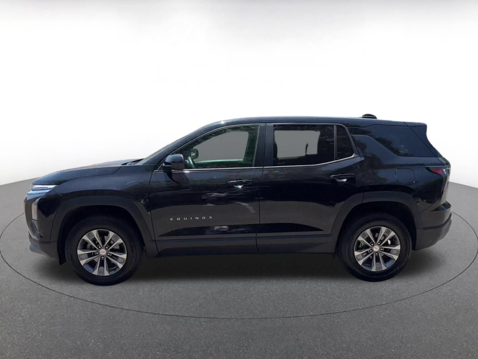 Used 2025 Chevrolet Equinox LT FWD image 9