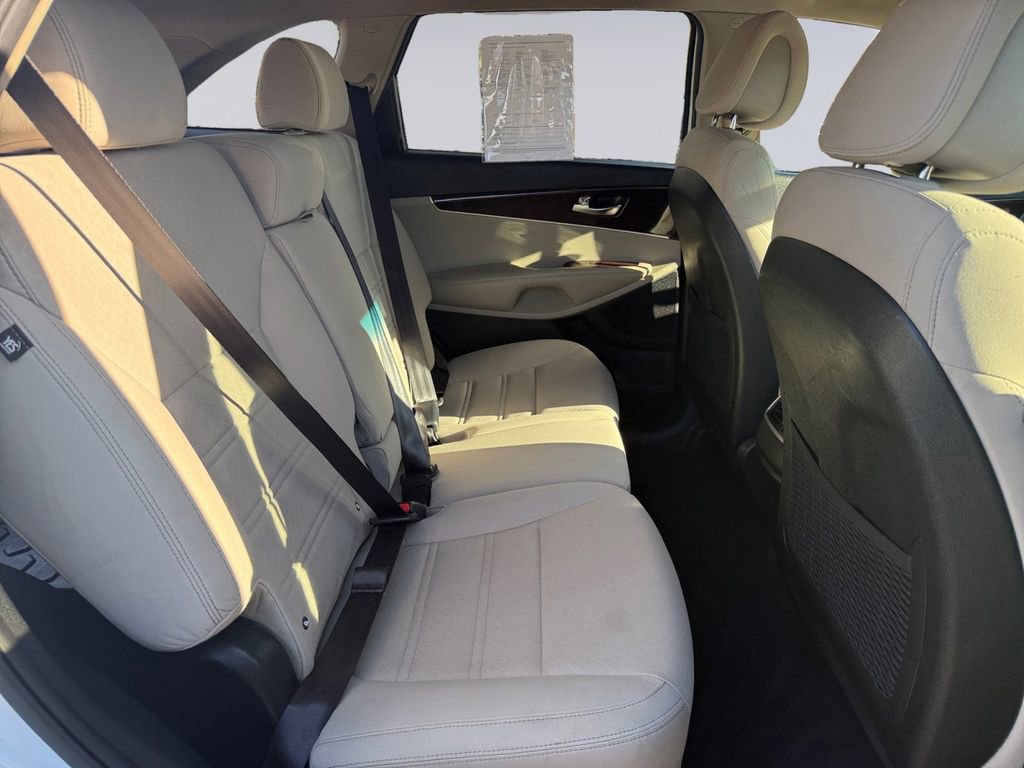 Used 2016 Kia Sorento LX image 18