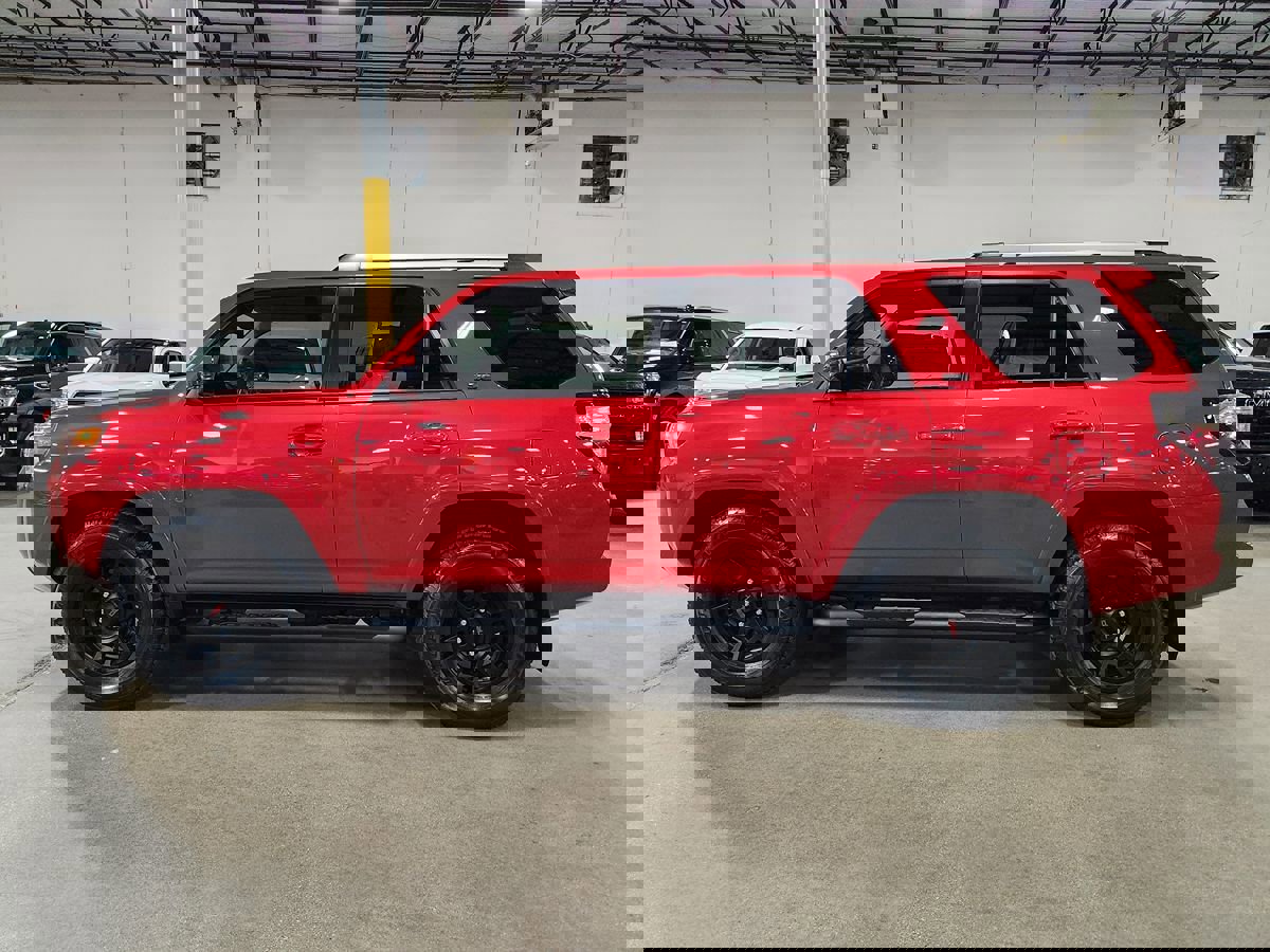 Used 2022 Toyota 4Runner SR5 image 7