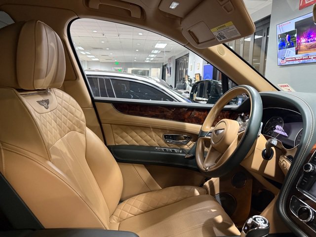 Used 2017 Bentley Bentayga AWD/4WD image 28