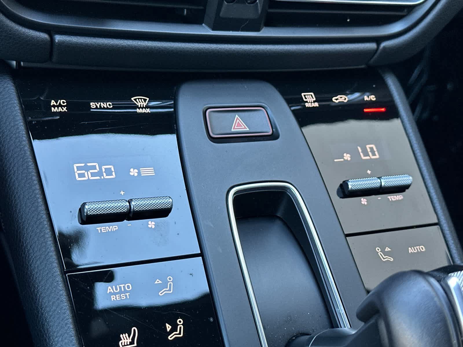 Certified 2025 Porsche Macan AWD/4WD image 23