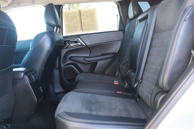 Used 2024 Mitsubishi Outlander SE image 14