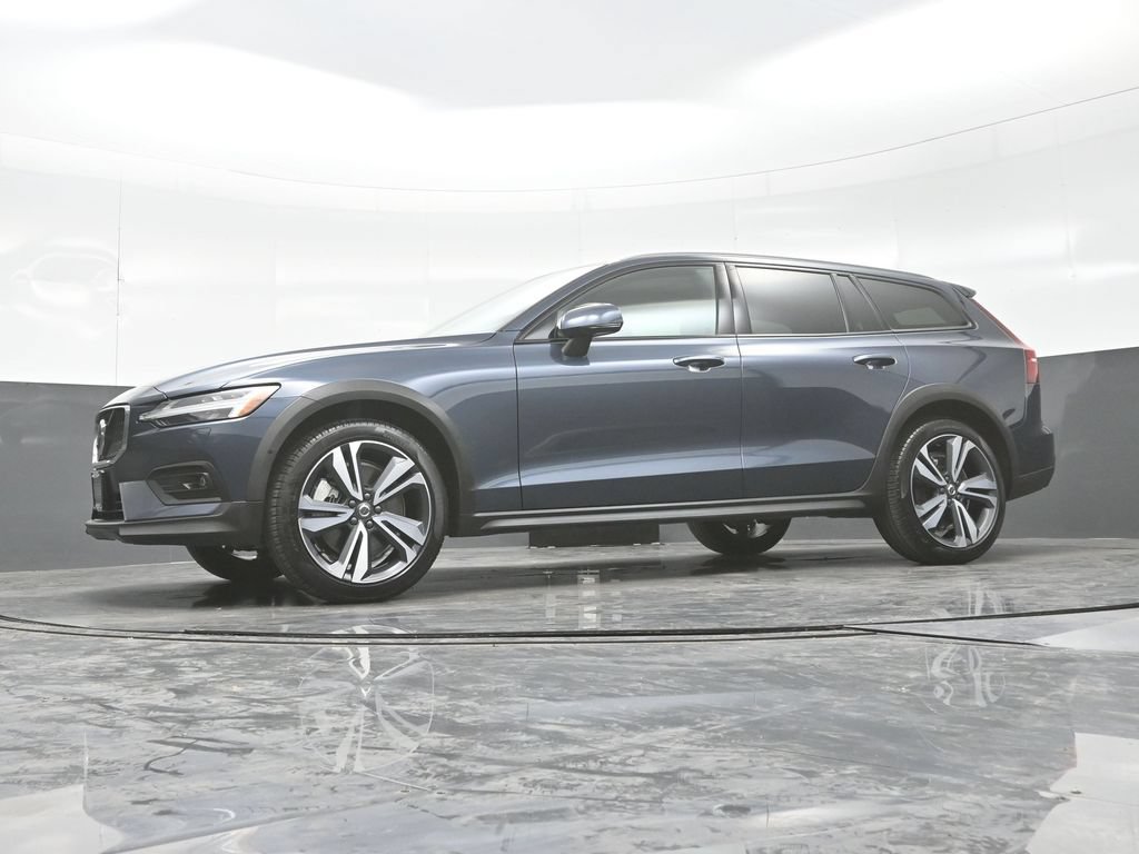 Used 2026 Volvo V60 B5 Cross Country Plus AWD/4WD image 27