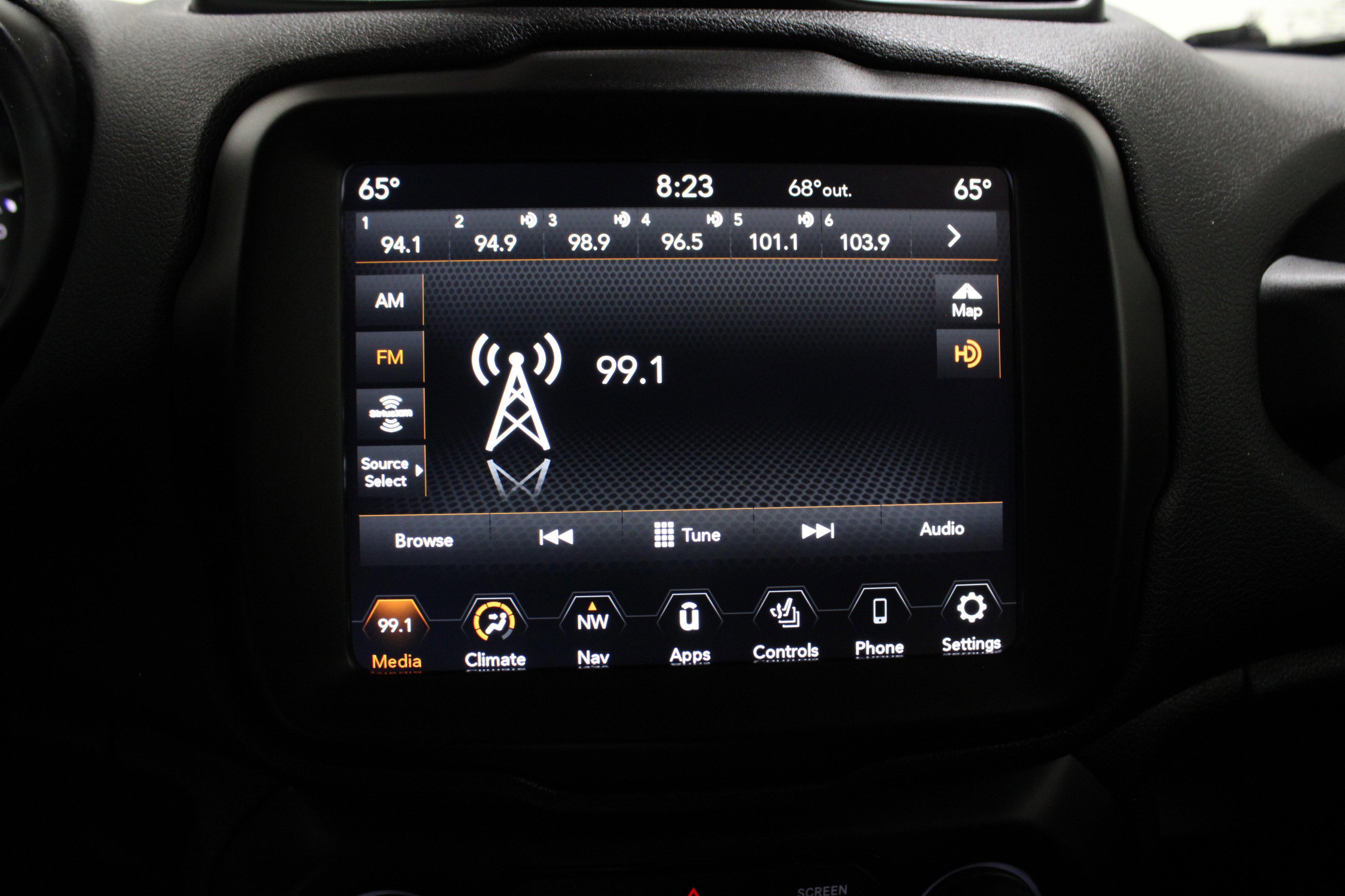 Used 2023 Jeep Renegade Latitude w/ Premium Group image 14