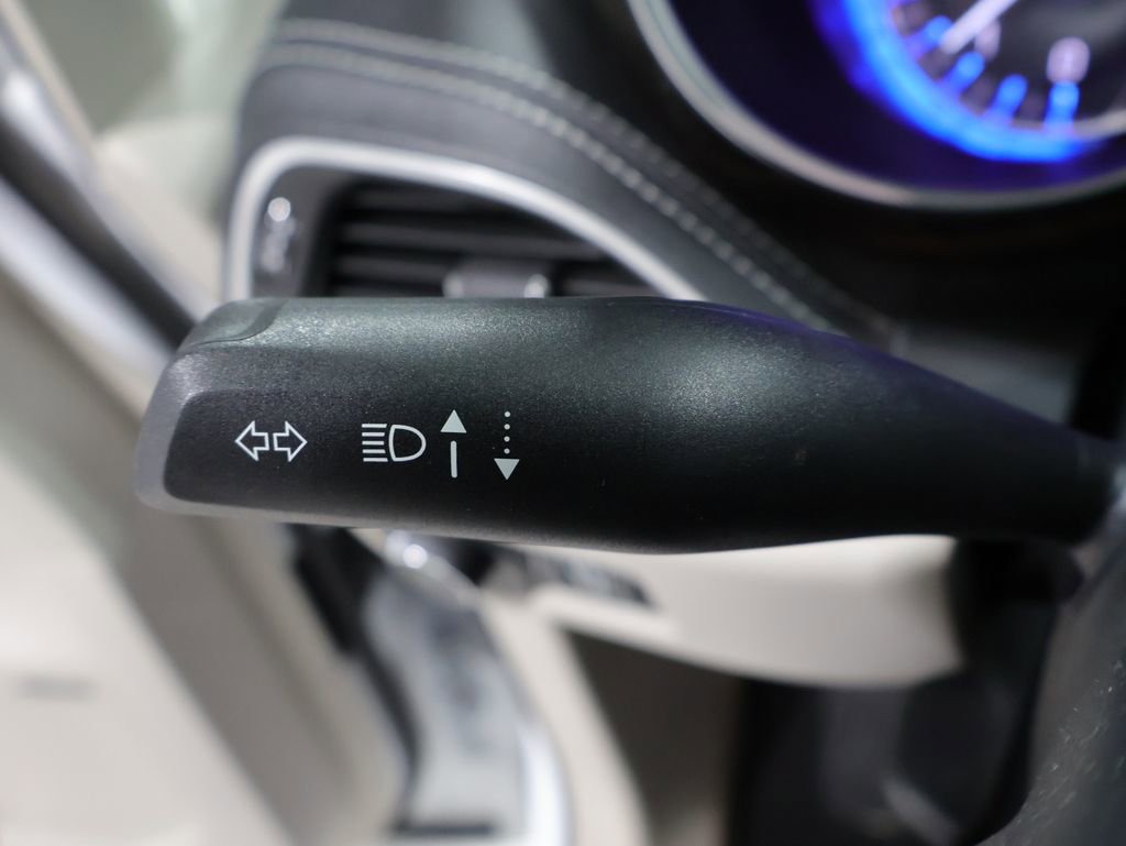 Used 2024 Chrysler Pacifica Limited w/ Uconnect Theater Family Group image 40