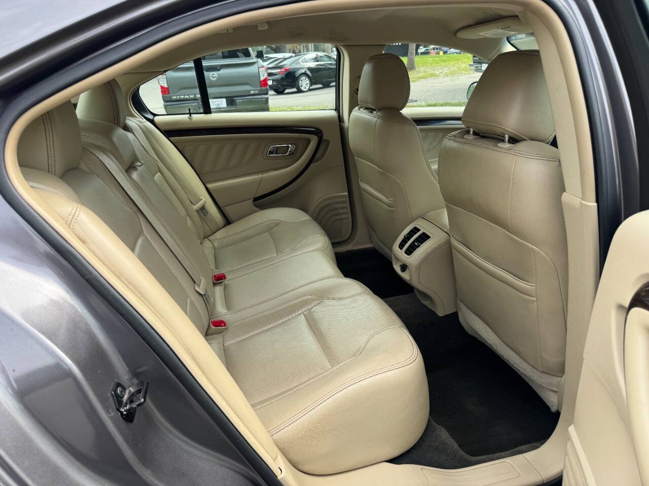 Used 2013 Ford Taurus Limited FWD image 13