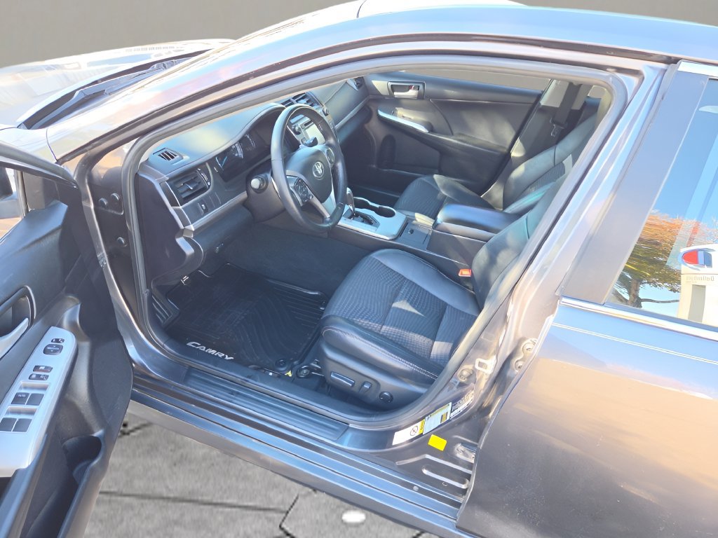 Used 2014 Toyota Camry SE FWD image 14