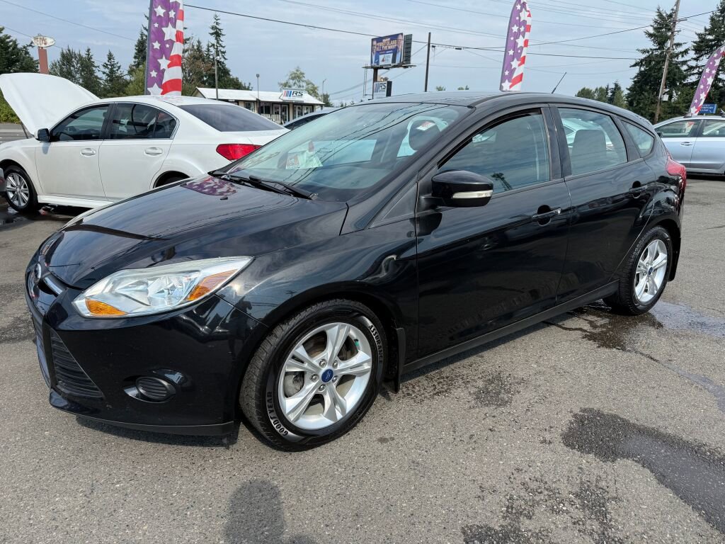 Used 2014 Ford Focus SE w/ SE Winter Package image 3