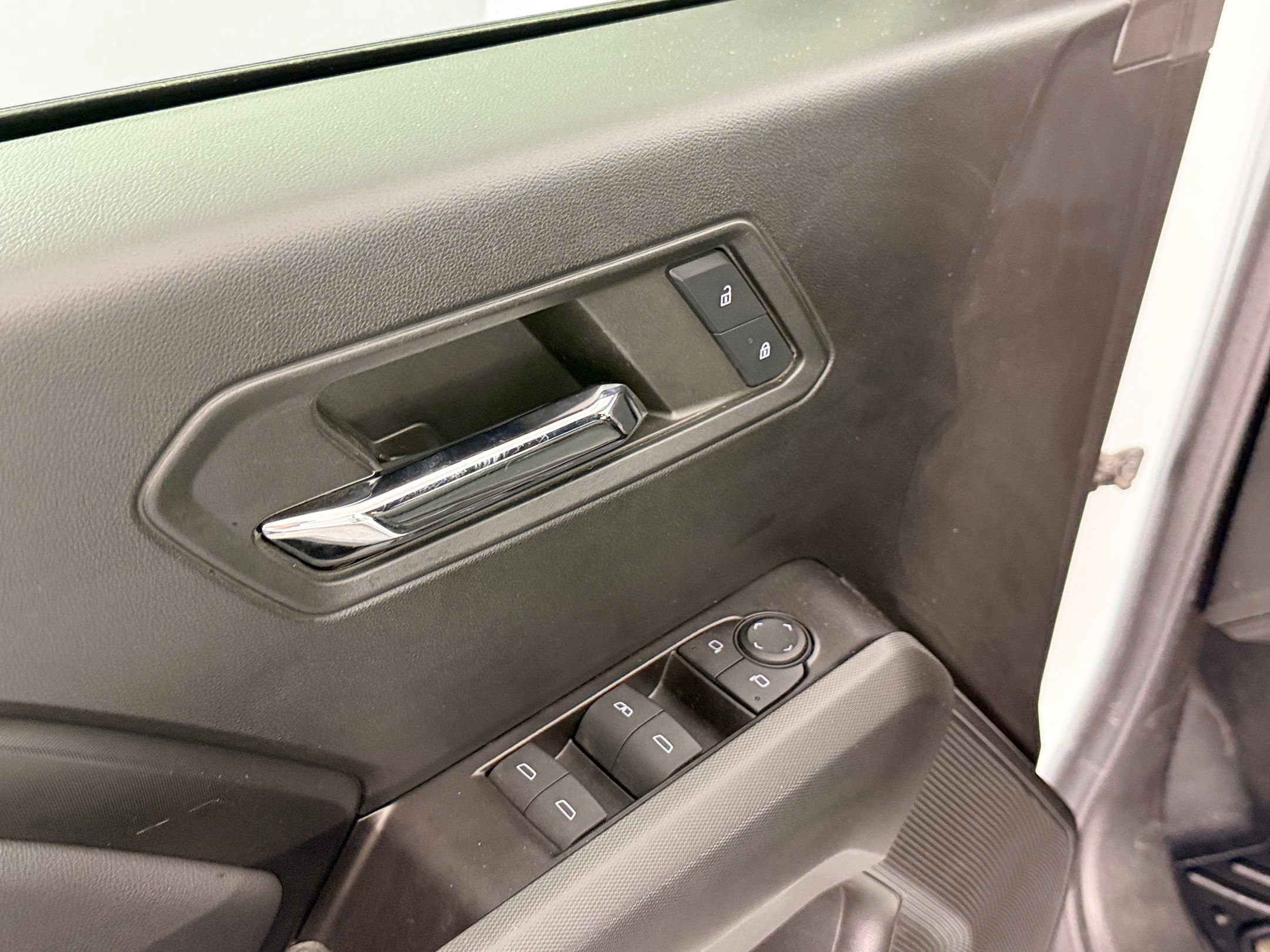 Used 2024 Chevrolet Colorado LT w/ LT Convenience Package image 16