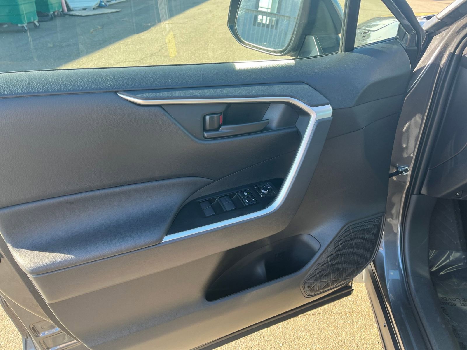 Used 2025 Toyota RAV4 LE image 20