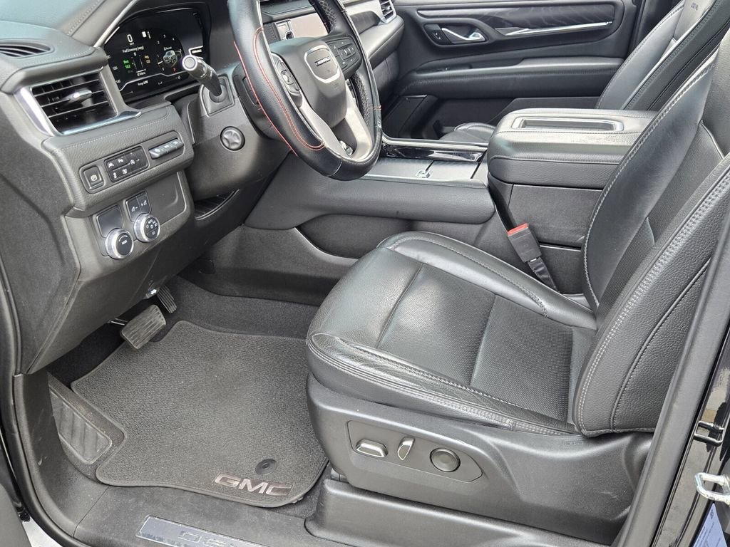 Used 2023 GMC Yukon Denali RWD image 11