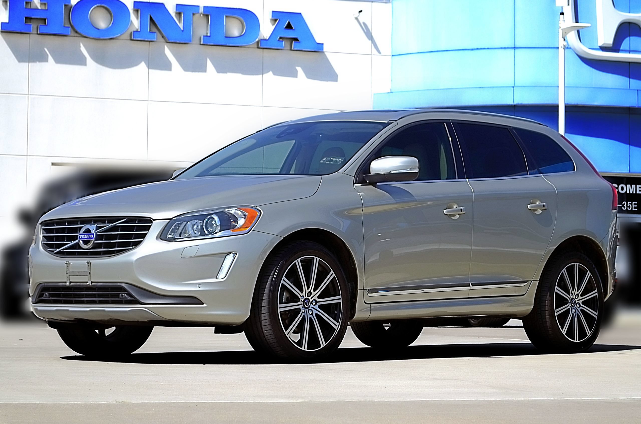 Used 2017 Volvo XC60 T6 Inscription w/ Preferred Option Package