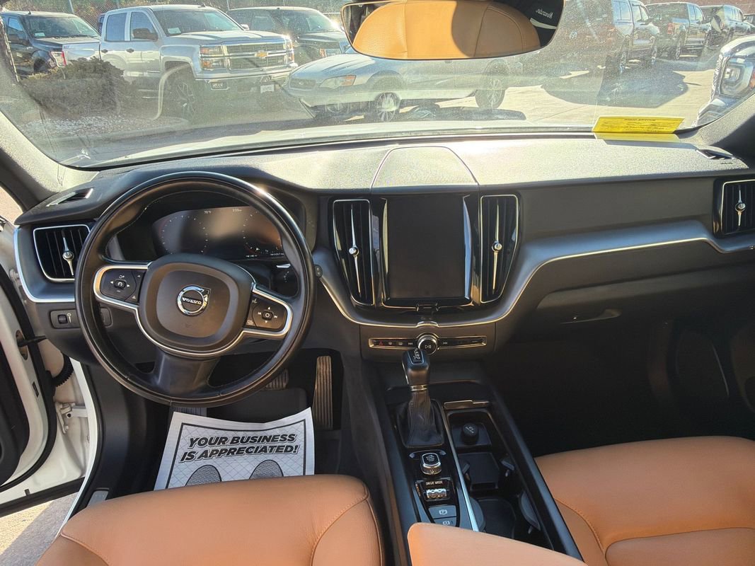 Used 2020 Volvo XC60 T5 Momentum image 8