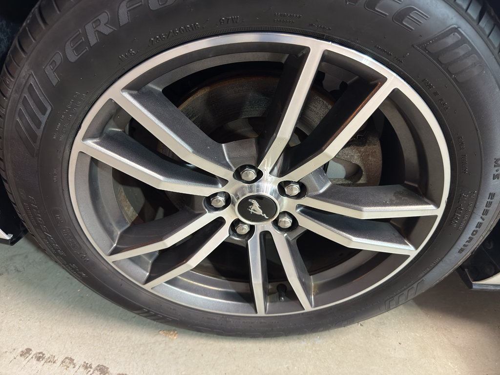 Used 2017 Ford Mustang Coupe RWD image 27