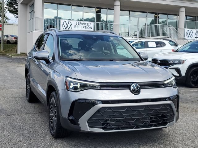Certified 2025 Volkswagen Taos SE w/ Panoramic Sunroof Package FWD image 3