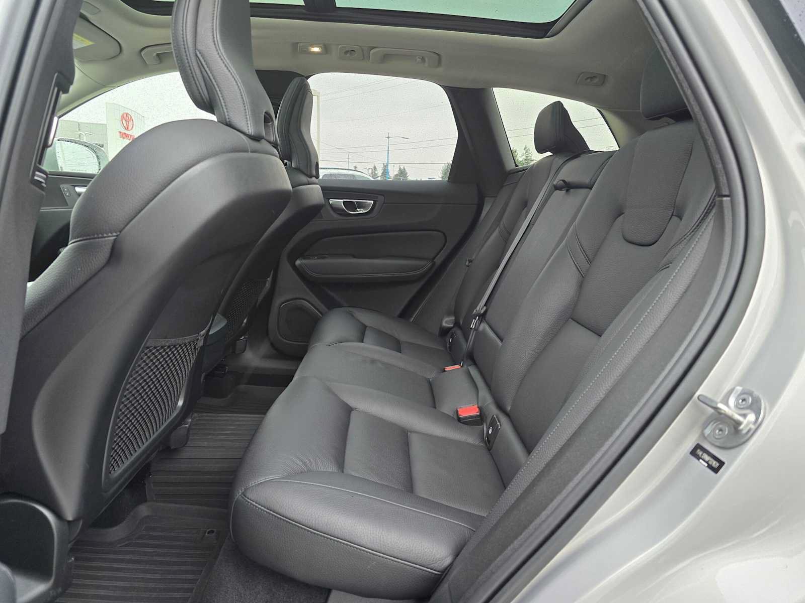 Used 2023 Volvo XC60 B5 Plus w/ Climate Package AWD/4WD image 16