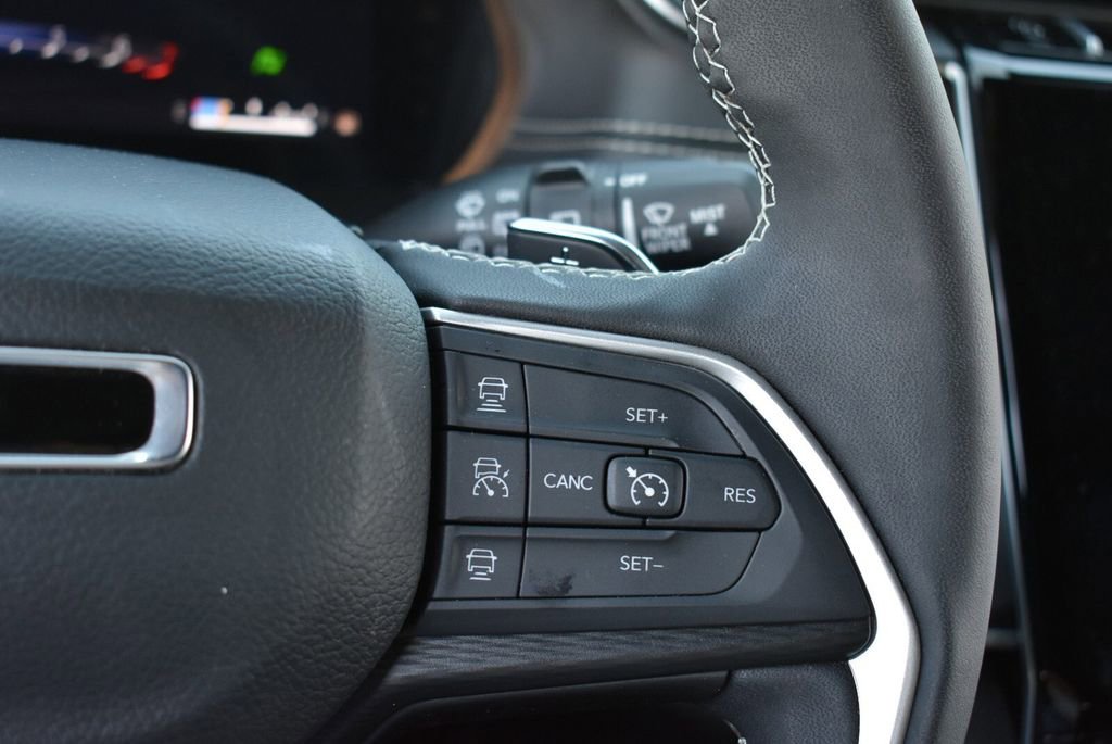 Used 2024 Jeep Grand Cherokee Altitude image 17