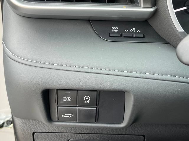 Used 2025 Toyota Highlander XLE FWD image 21
