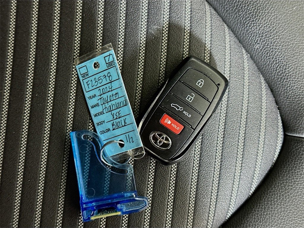 Used 2024 Toyota Highlander XSE image 37