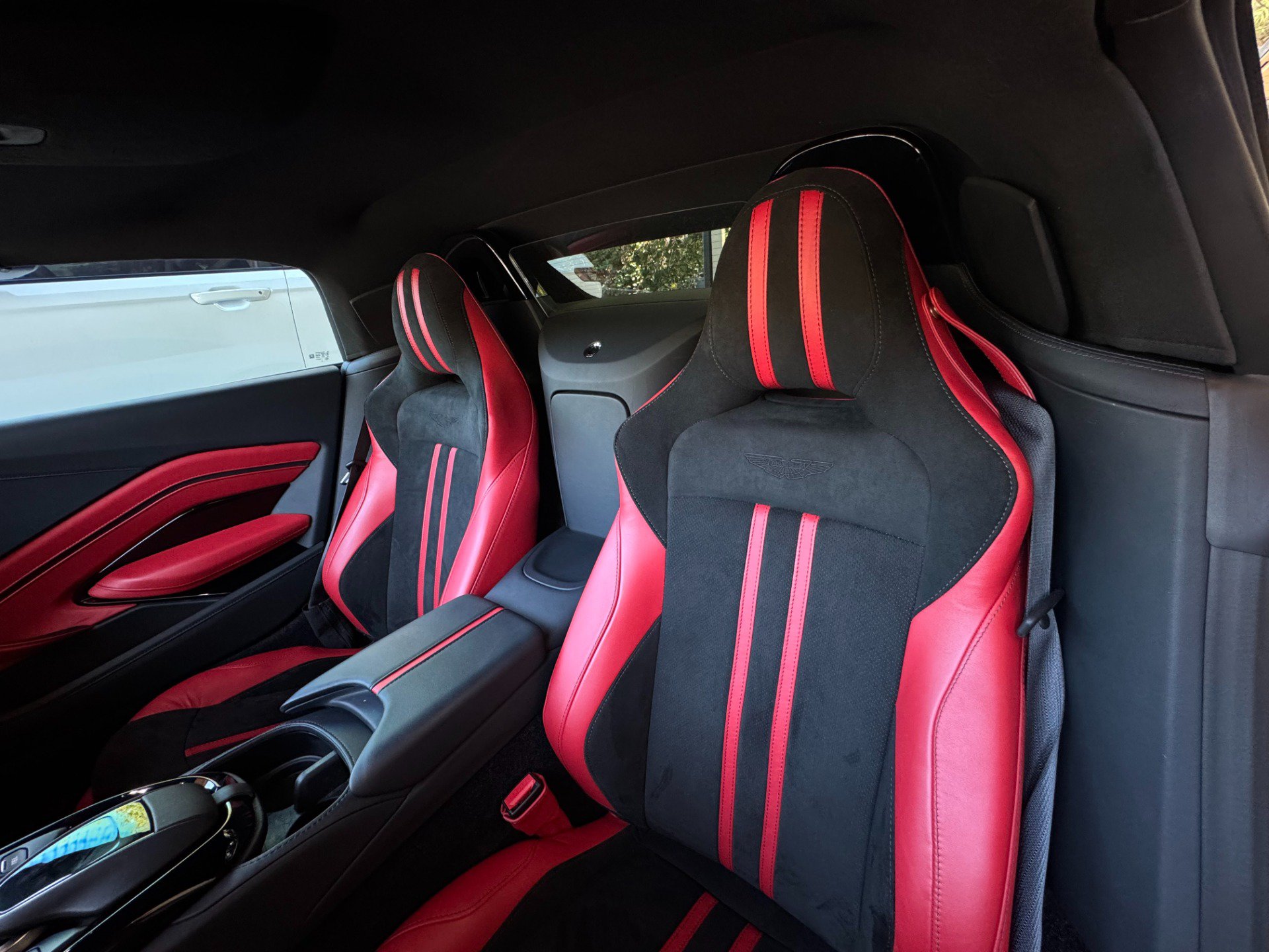 Used 2023 Aston Martin V8 Vantage Roadster RWD image 19