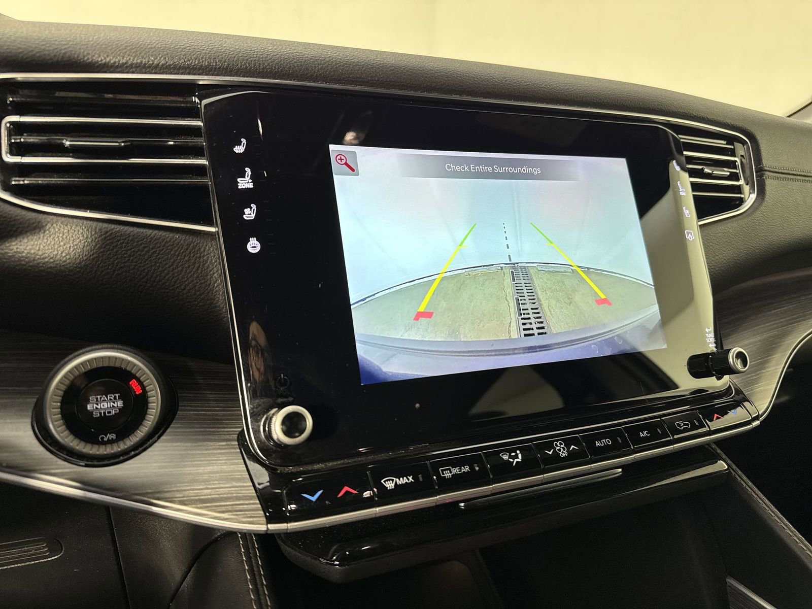 Used 2024 Jeep Wagoneer Series II w/ Flexible Seating Group image 8