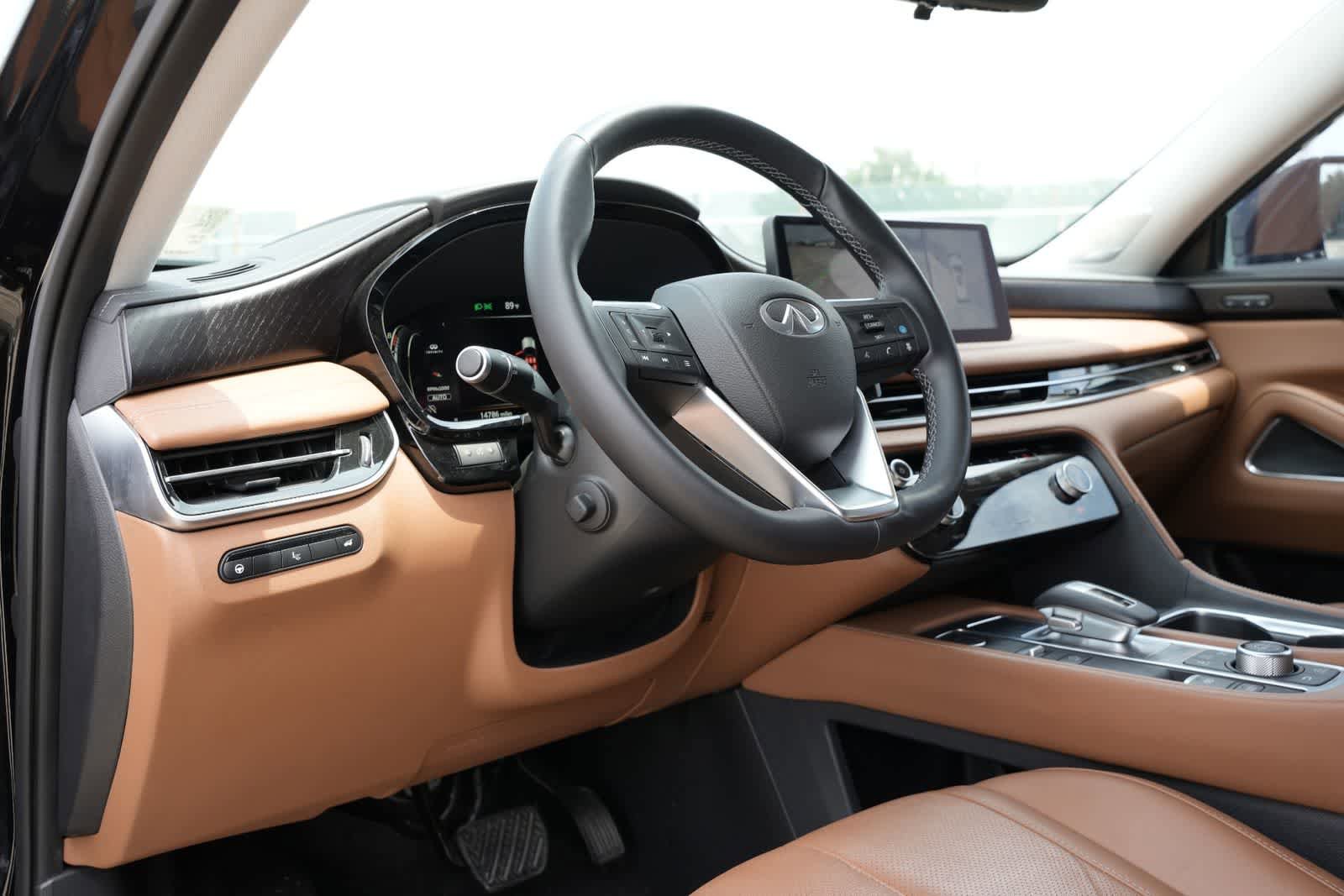 Used 2023 INFINITI QX60 Sensory w/ Vision Package AWD/4WD image 16