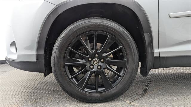 Used 2019 Toyota Highlander SE image 26