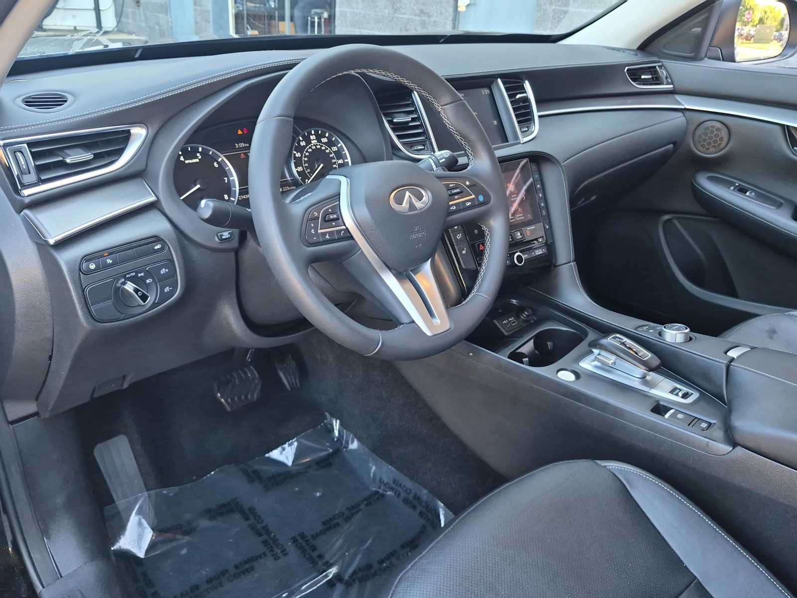 Used 2023 INFINITI QX50 Luxe AWD/4WD image 10