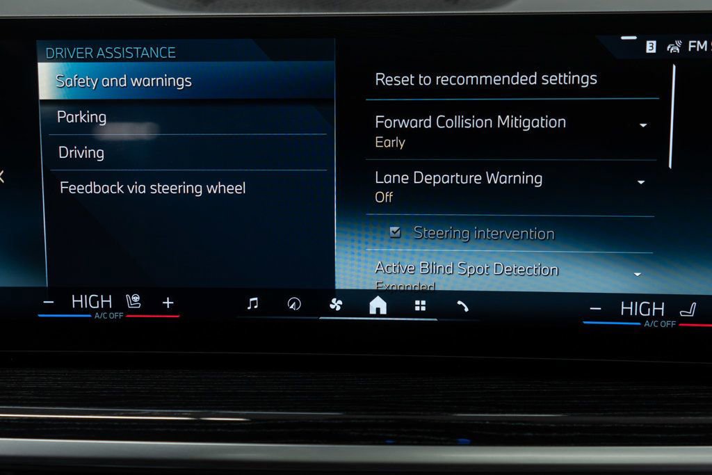 Used 2025 BMW X6 xDrive40i w/ Climate Comfort Package image 31