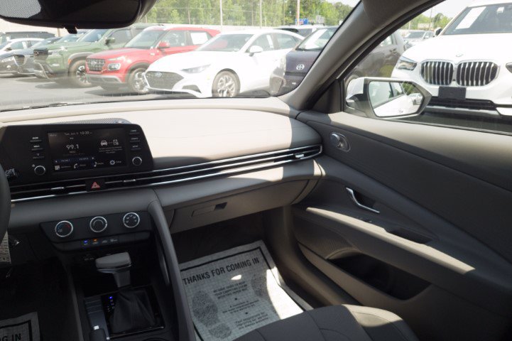 New 2026 Hyundai Elantra SE FWD image 17