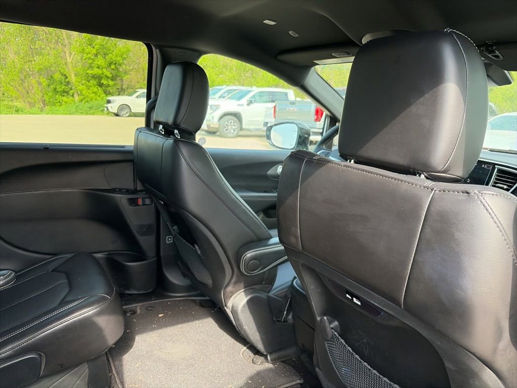 Used 2025 Chrysler Pacifica Select FWD image 13