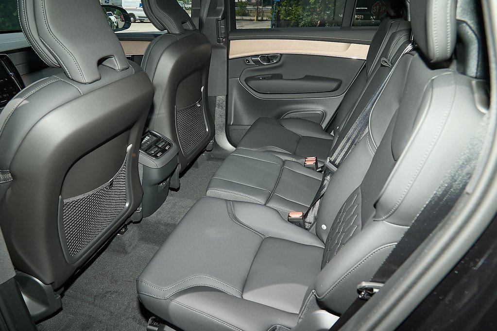 New 2025 Volvo XC90 B6 Plus w/ Protection Package image 19