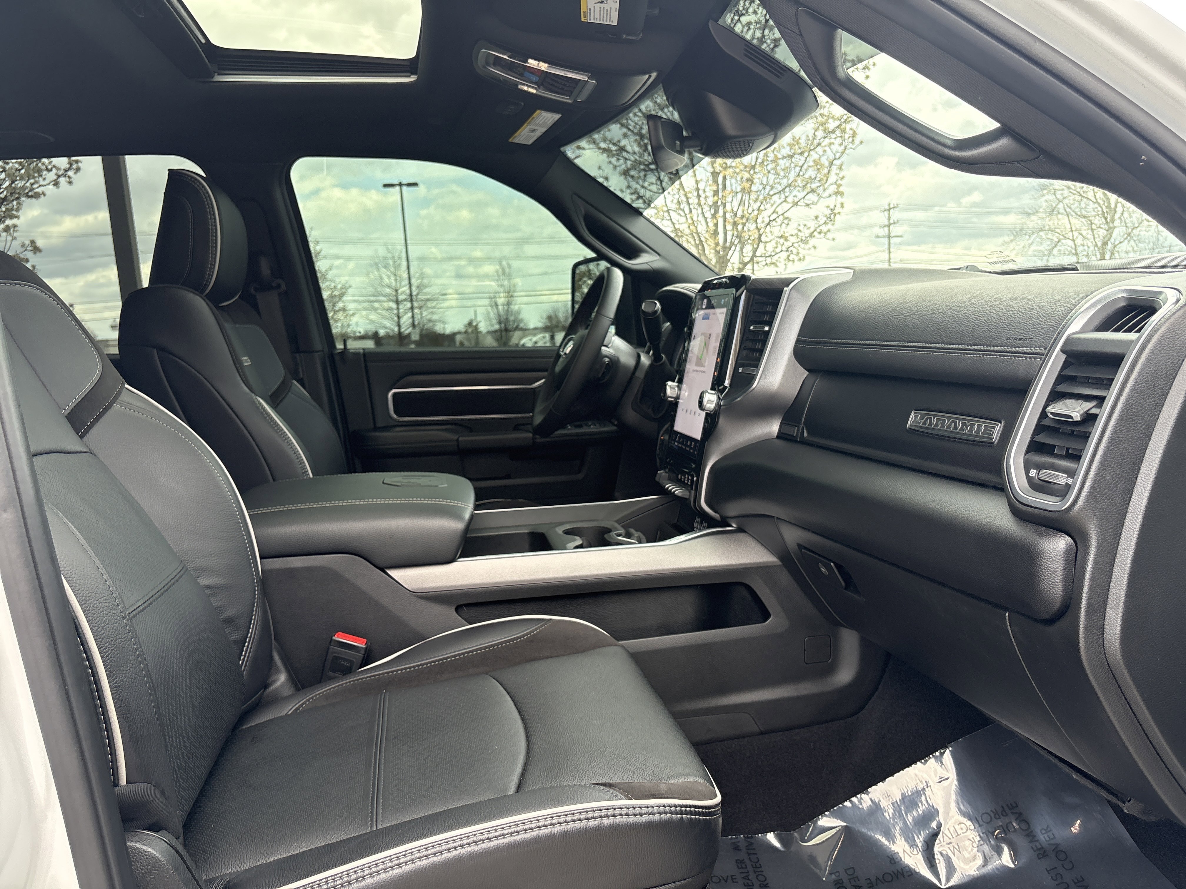 Used 2025 RAM 2500 Laramie w/ Night Edition image 25