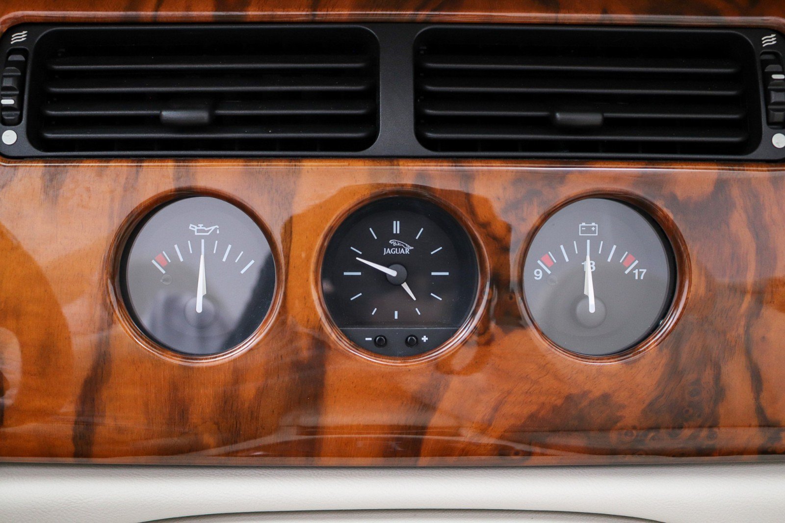 Used 2000 Jaguar XK8 Convertible RWD image 36