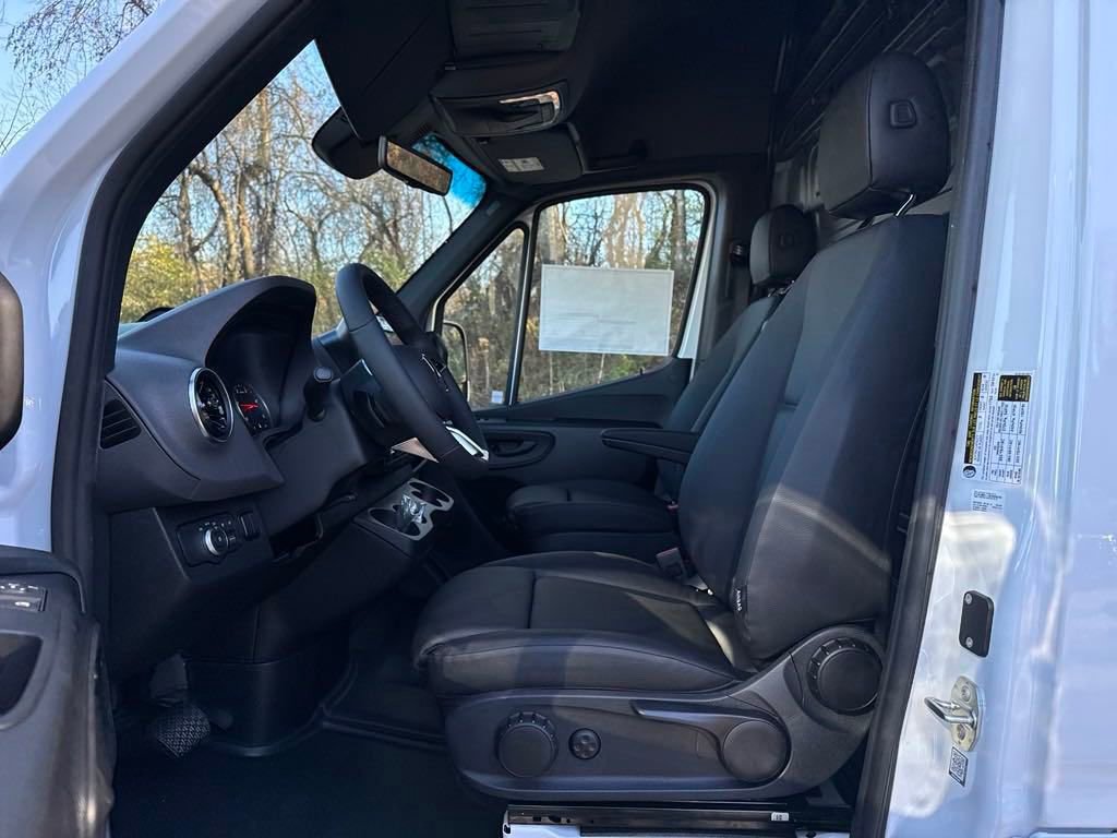 New 2025 Mercedes-Benz Sprinter 3500 image 9