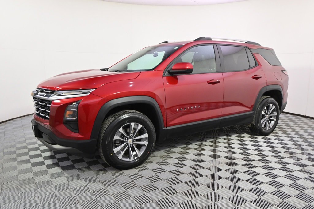 Used 2025 Chevrolet Equinox LT w/ Convenience Package II image 2