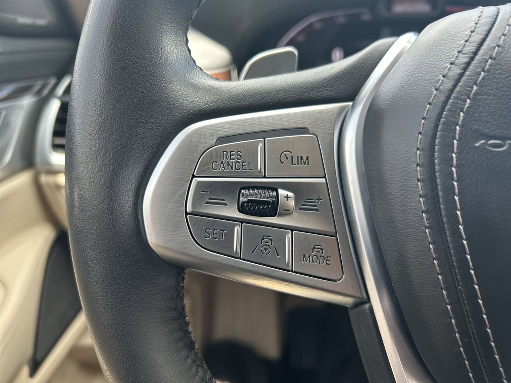 Used 2022 BMW 740i image 26