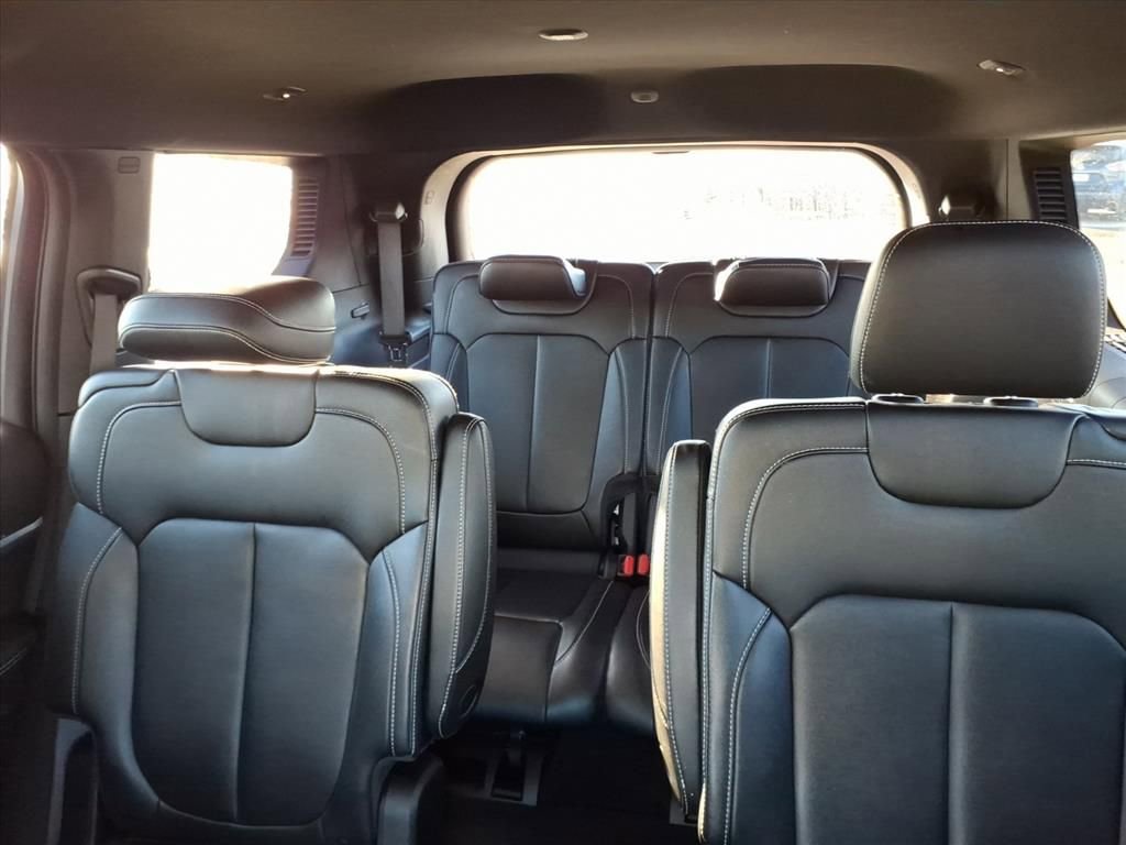 Certified 2025 Jeep Grand Cherokee L Limited w/ Black Appearance Package image 11